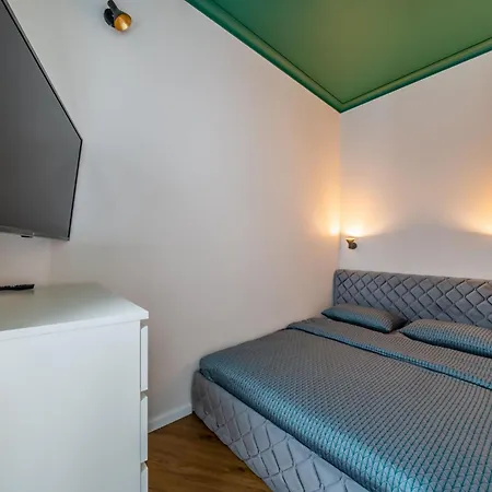Апартаменты Designer Library House Studio, Walk To Old Town