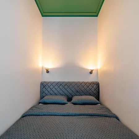 Апартаменты Designer Library House Studio, Walk To Old Town *