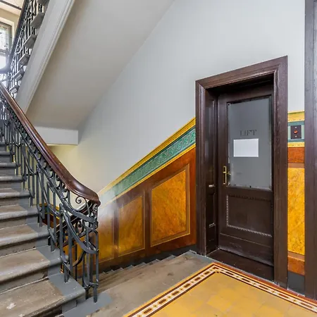 Апартаменты Designer Library House Studio, Walk To Old Town *